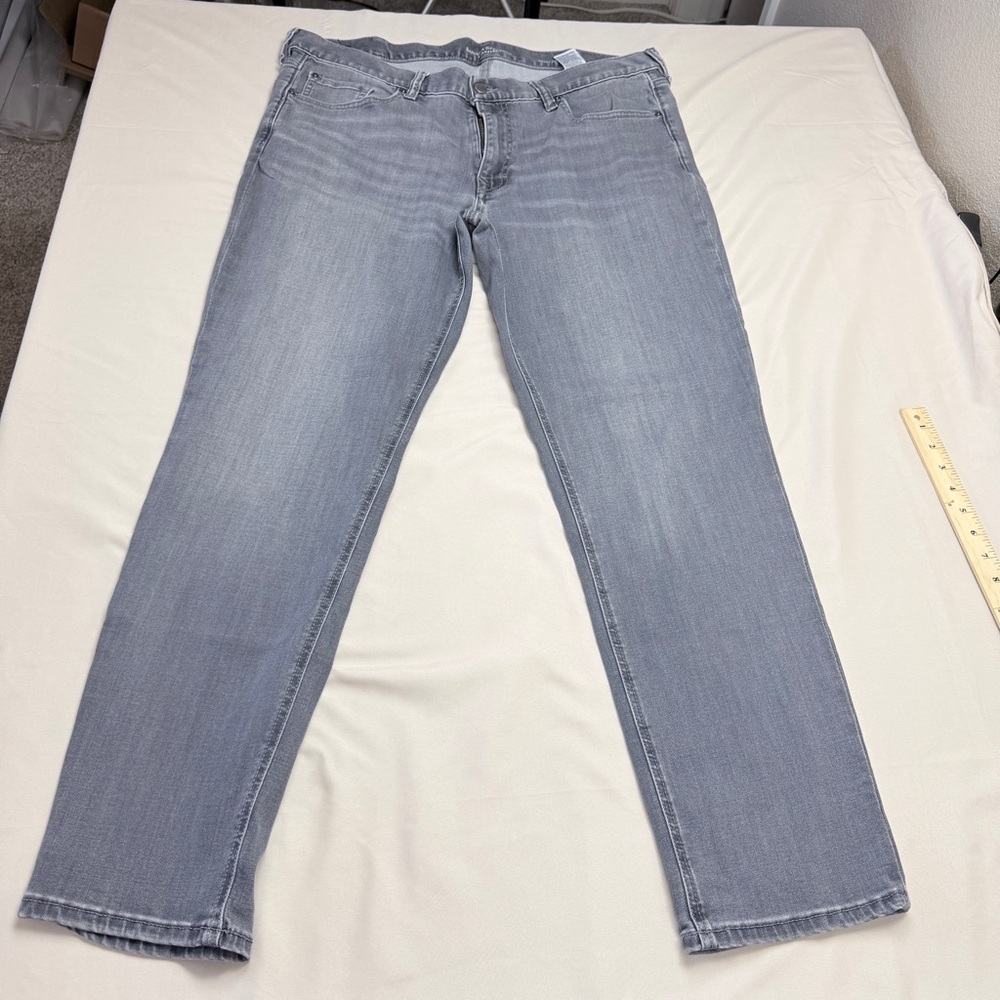 Banana Republic Traveler Men's Light Gray Straight Jeans